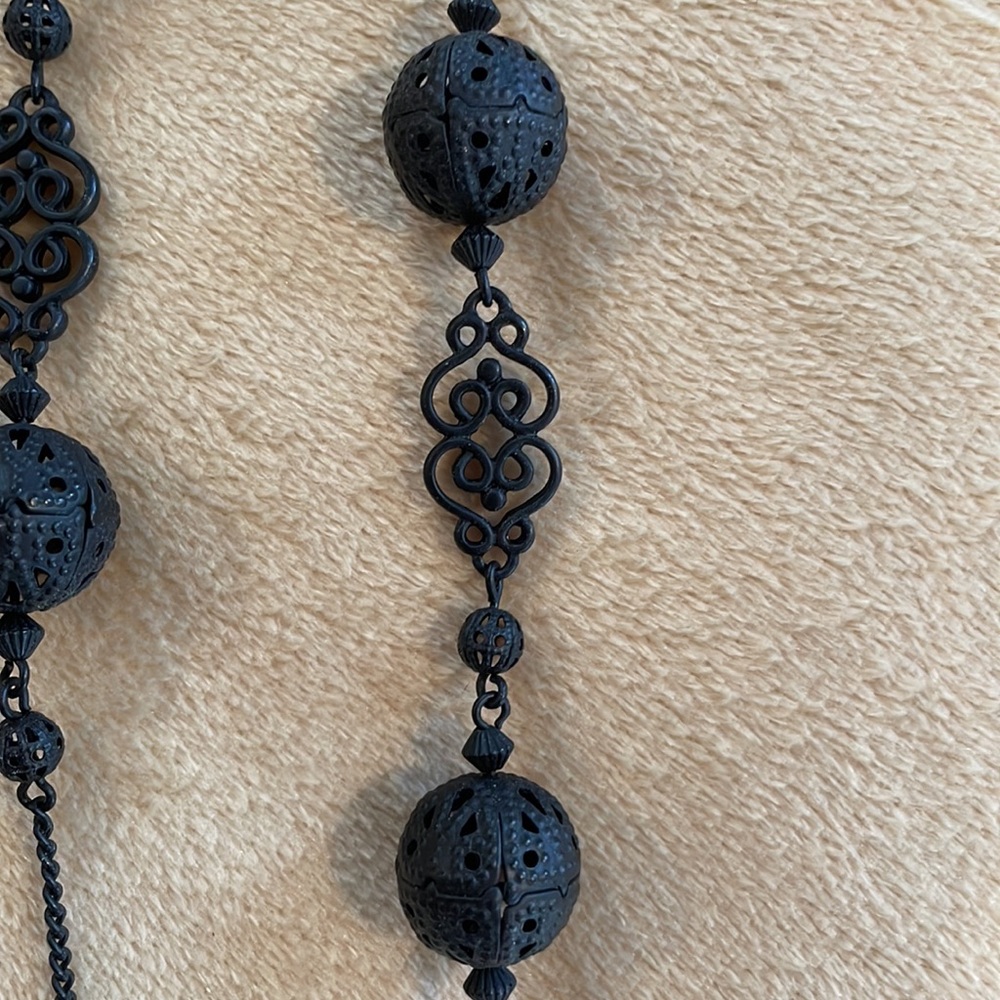 Black on black necklace - Picture 3 of 3